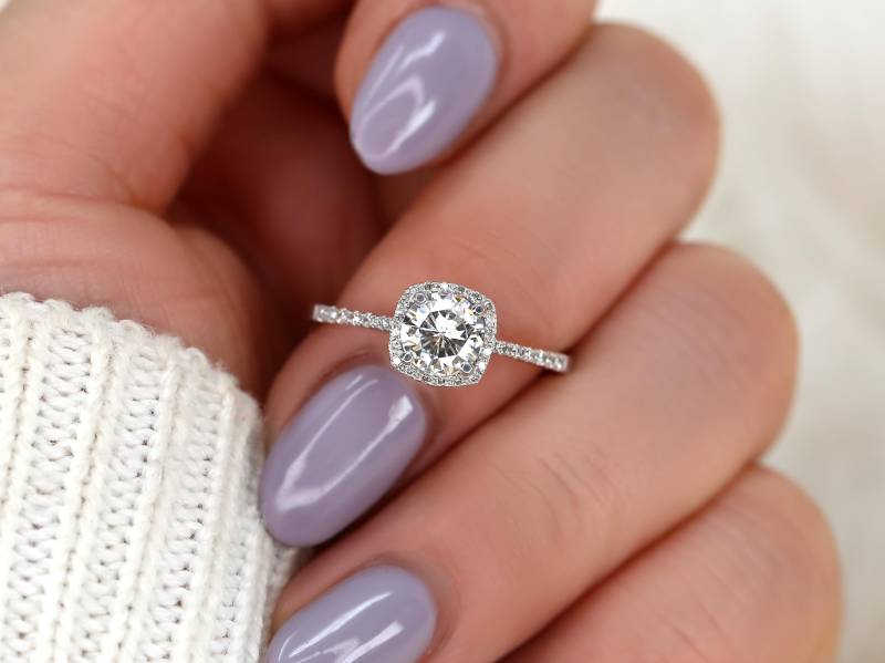 Verkauf 0.75Ct Barra 6 Mm Platin Fb Moissanite Diamant Kissen Halo Ring, Verlobungsring, Sofort Lieferbar von RosadosBox