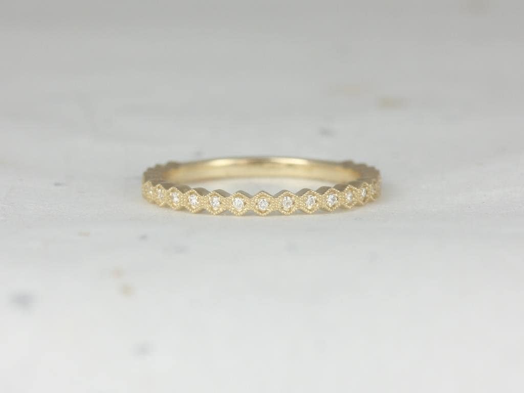 Versandfertig, Ultra Petite Honoure 14Kt White Gold Dainty Art-Deco-Sechseck Mit Milgrain Diamant Fast Eternity Band-stack-Ring, Rosados Box von RosadosBox