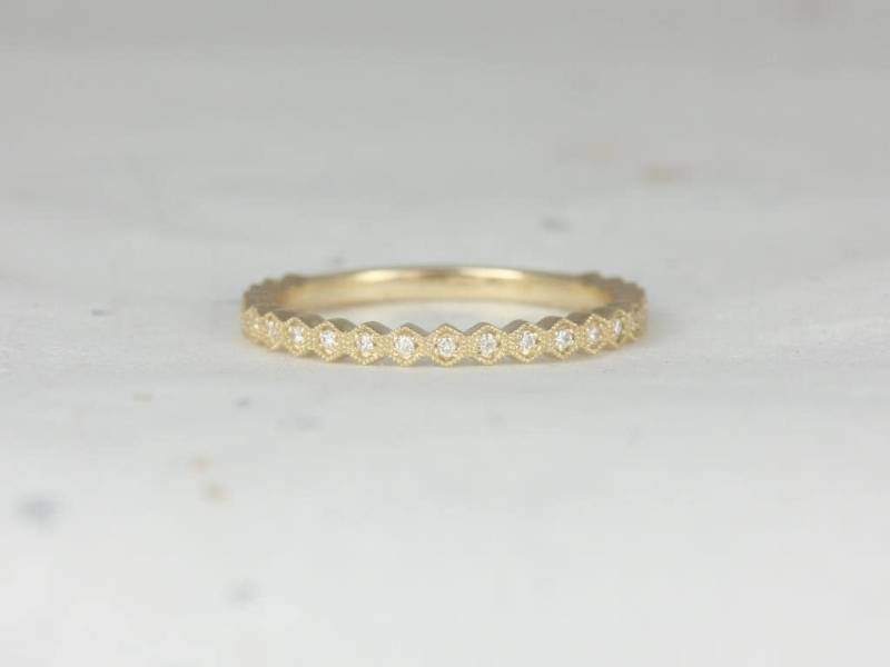 Versandfertig, Ultra Petite Honoure 14Kt White Gold Dainty Art-Deco-Sechseck Mit Milgrain Diamant Fast Eternity Band-stack-Ring, Rosados Box von RosadosBox