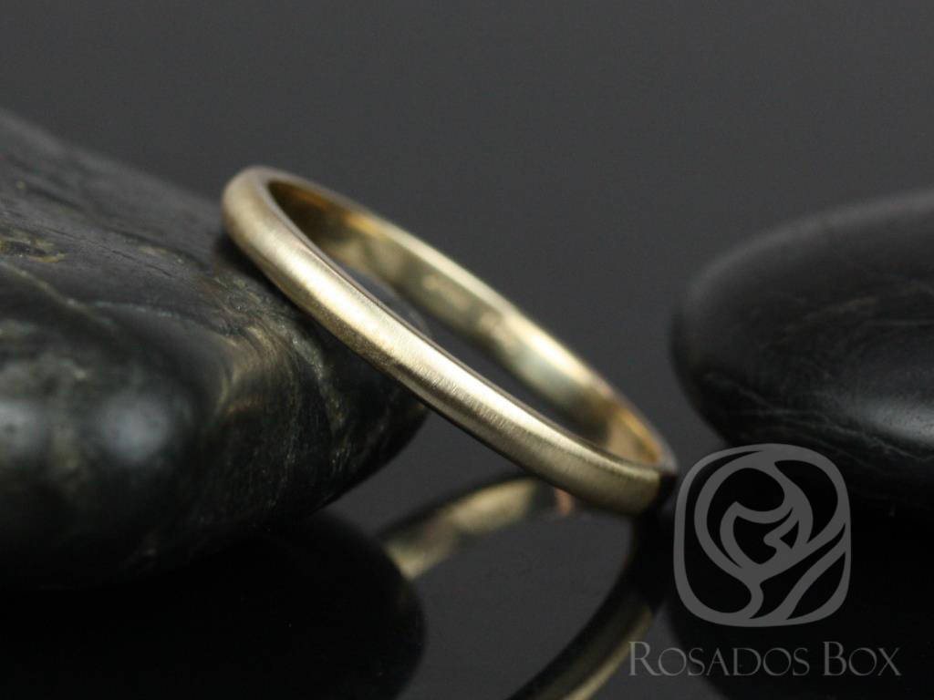 steve 2 Mm 14Kt Gelbgold Oval Plain Non-Comfort Fit Matte Oder High Finish Band | Chic Classics Collection von RosadosBox
