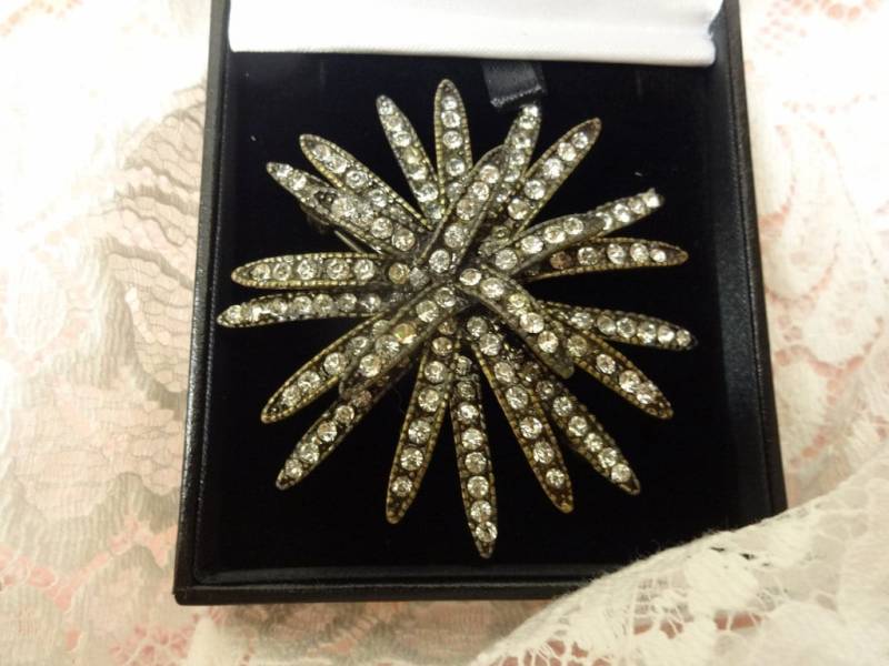 Vintage Stern Burst Brosche, Diamante Strass Art Deco Past Times Designer Brosche. Br/49 von RosaliaJewellery