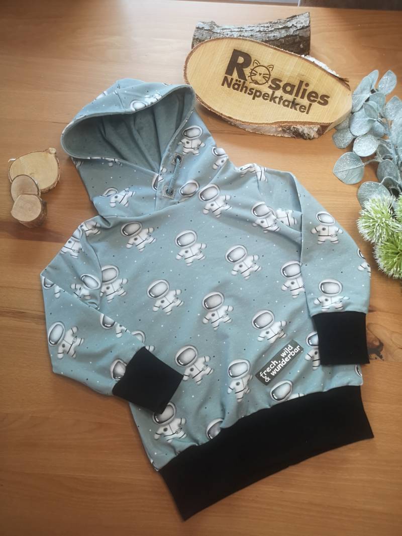 Hoodie Kleiner Astronaut Grau Blaugrau, Kapuzenpulli, Kapuzensweater, Pullover Mit Kapuze Hoodie Kleiner Astronaut Grau Blaugrau, Kapuzenpulli, Kapuzensweater, Pullover Mit Kapuze von RosaliesNaehspektakl