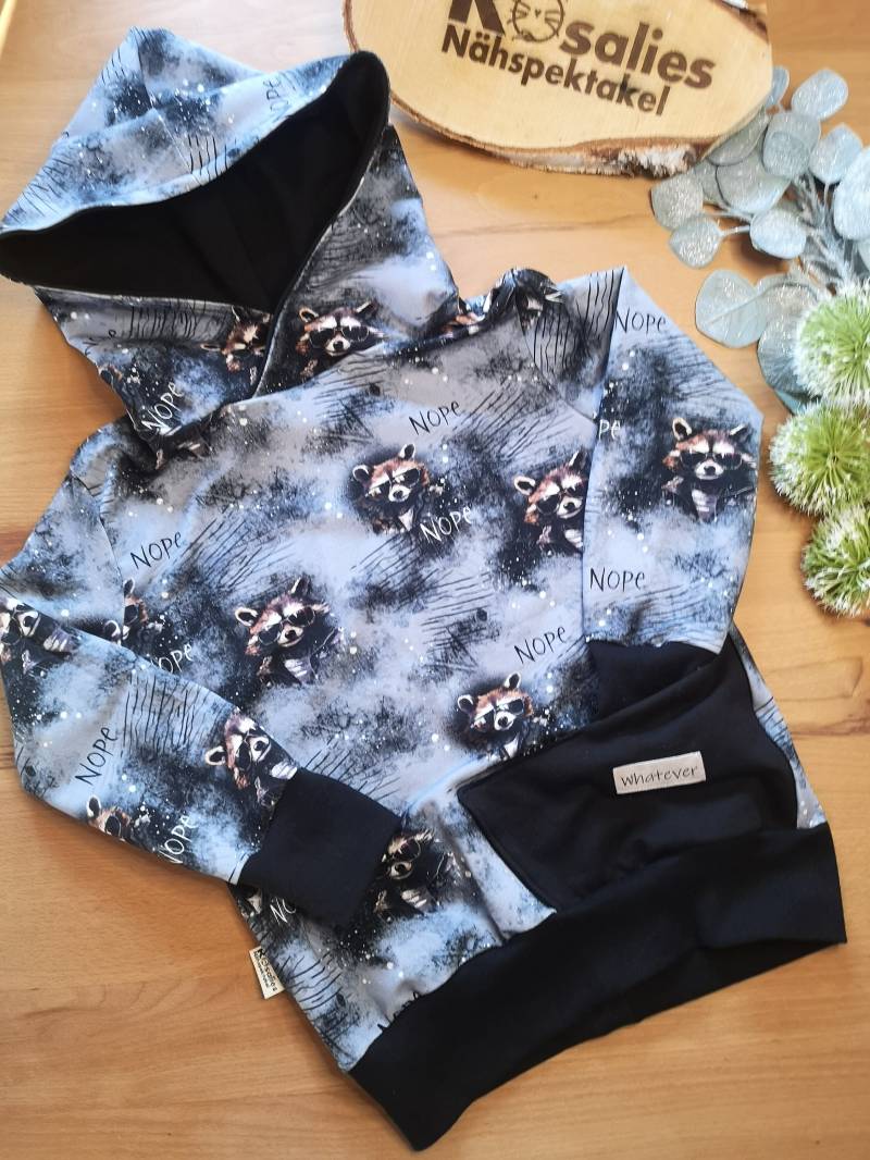 Hoodie Waschbär Cooler Grau Blaugrau Schwarz Kapuzenpulli, Kapuzensweater, Pullover Mit Kapuze Hoodie Waschbär Cooler Grau Blaugrau Schwarz Kapuzenpulli, Kapuzensweater, Pullover Mit Kapuze von RosaliesNaehspektakl