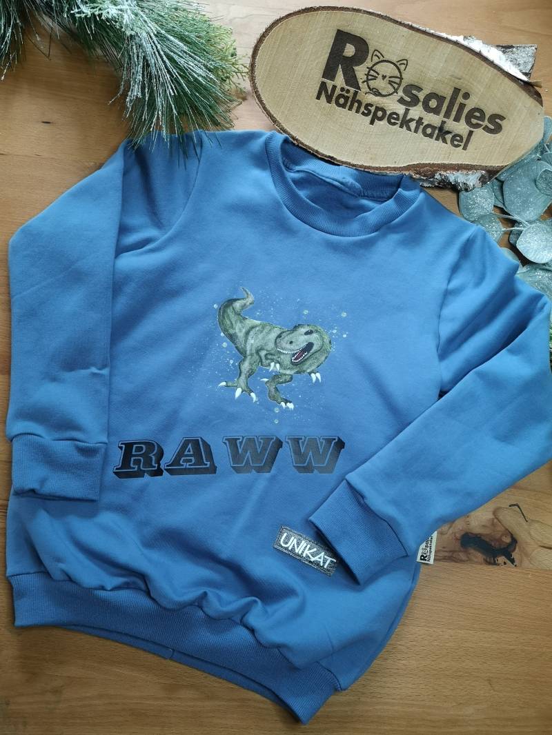Sofortkauf Pulli Sweater T-Rex Aus Kuscheligen Wintersweat Jeansblau Größe 116 Bis 122 Sofortkauf Pulli Sweater T-Rex Aus Kuscheligen Wintersweat Jeansblau Größe 116 Bis 122 von RosaliesNaehspektakl