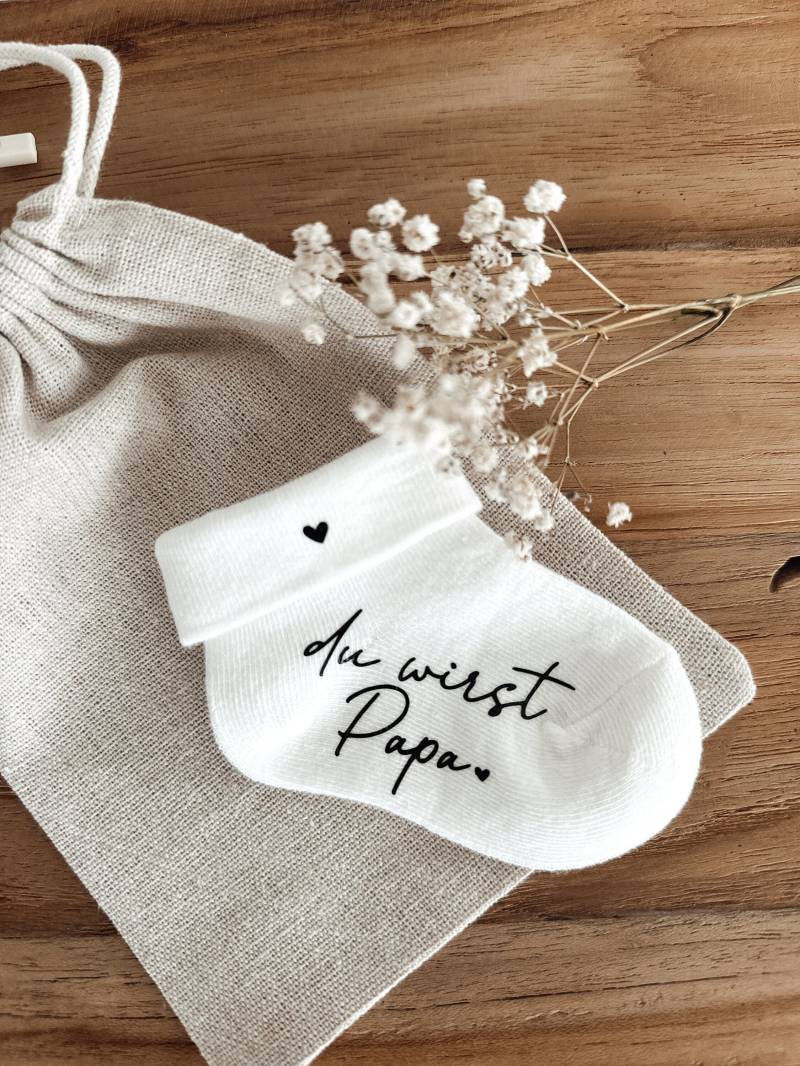 Babysocke Mit Wunschtext - Baby Ankündigung Söckchen von Rosaluno