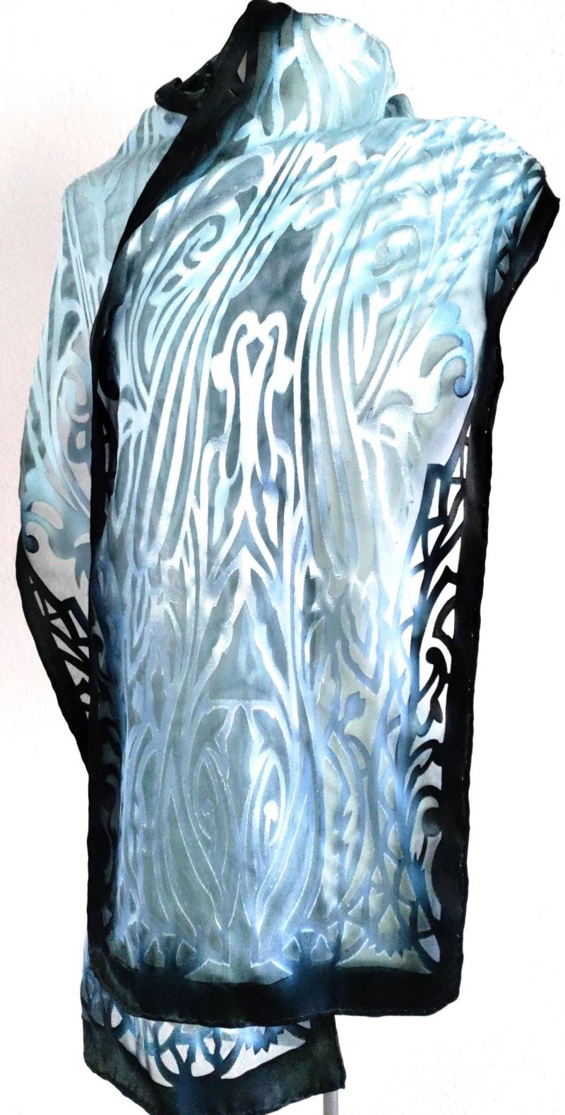 Handbemalte Seidenschals Silber Seidenschal Art Deco Seidentuch Hochzeit Tuch Jugendstil Schal, Rosannaseide Handbemalte Seidenschals Silber Seidenschal Art Deco Seidentuch Hochzeit Tuch Jugendstil Schal, Rosannaseide von RosannaSilkScarves