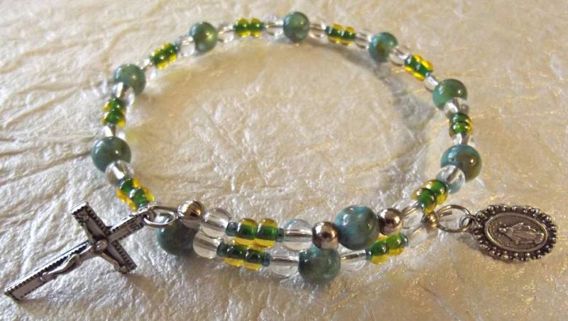 Blaues Und Grünes Rosenkranzarmband Blaues Und Grünes Rosenkranzarmband von RosariesToTreasure