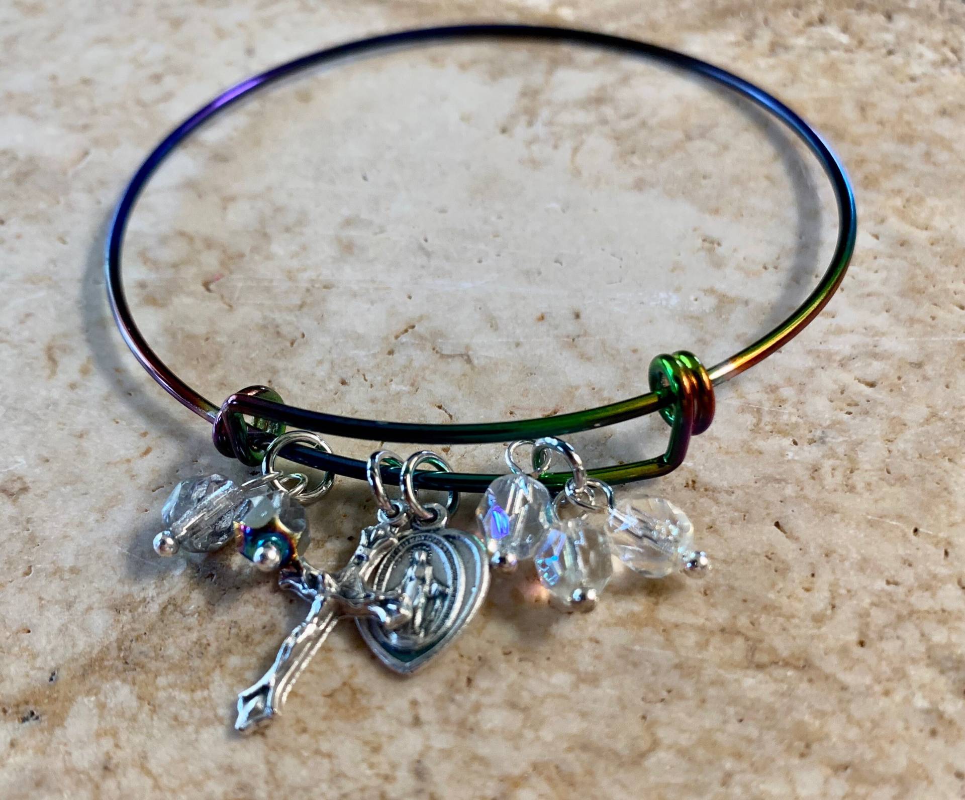 Regenbogen Rosenkranz Charms Armreif Regenbogen Rosenkranz Charms Armreif von RosariesToTreasure