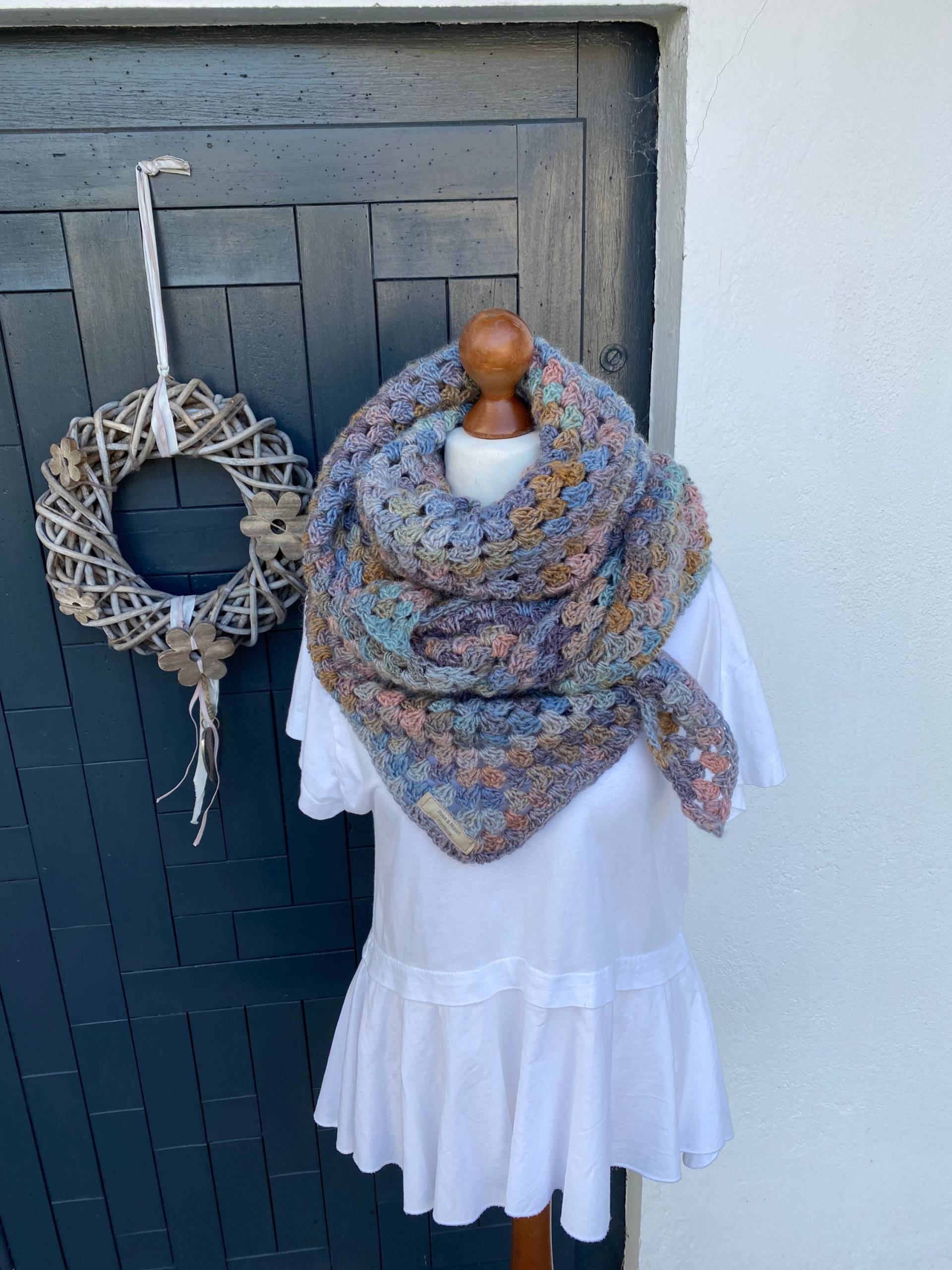 Sale Häkeltuch „Frühling Classic" Halstuch, Dreieckstuch, Tuch, Tücher Handmade Sale Häkeltuch „Frühling Classic" Halstuch, Dreieckstuch, Tuch, Tücher Handmade von RosaundRobert