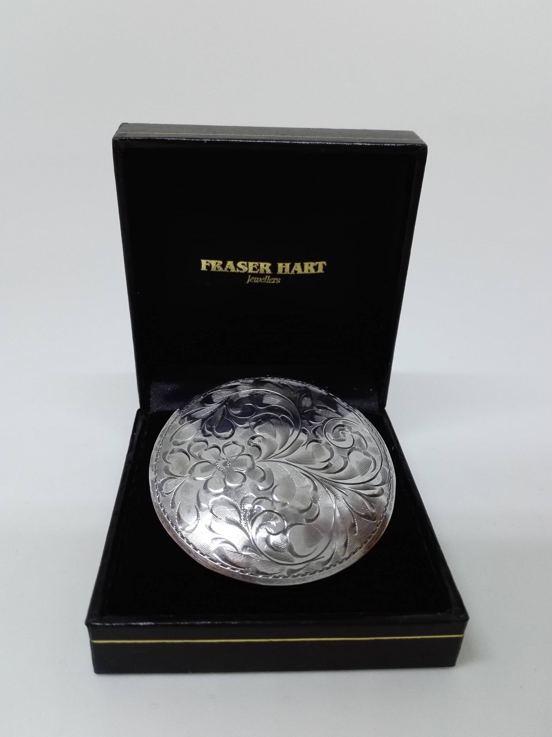 Edwardian Style Große Brosche Aus Sterling Silber Mit Floraler Gravur von RoseDayVintage