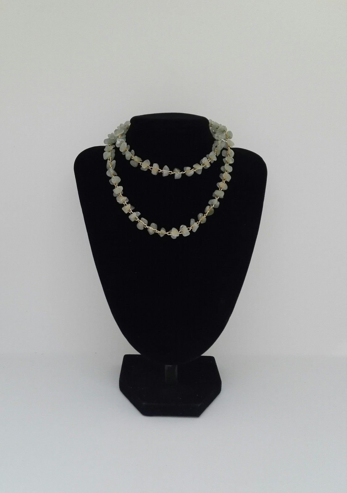 Polierte Quarz Sommer Hellgrün Umschlungen Mit Gold-Ton Lange Kettenlänge von RoseDayVintage