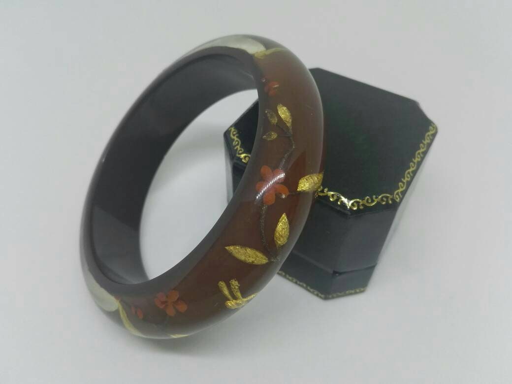 Super Sixties Lucite Armreif Rückseite Stil Dekoration Gold Vögel Und Blätter Ziemlich Pfirsich Blumen von RoseDayVintage