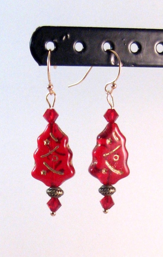 Rotes Glas & Swarovski Kristall, Antike Messing Und 14K Gold Weihnachtsbaum Ohrringe, Schmuck, Weihnachtsschmuck von RoseGirlCreations