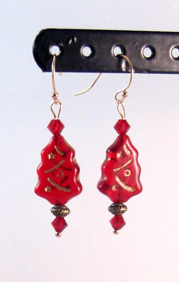 Rotes Glas & Swarovski Kristall, Antike Messing Und 14K Gold Weihnachtsbaum Ohrringe, Schmuck, Weihnachtsschmuck von RoseGirlCreations
