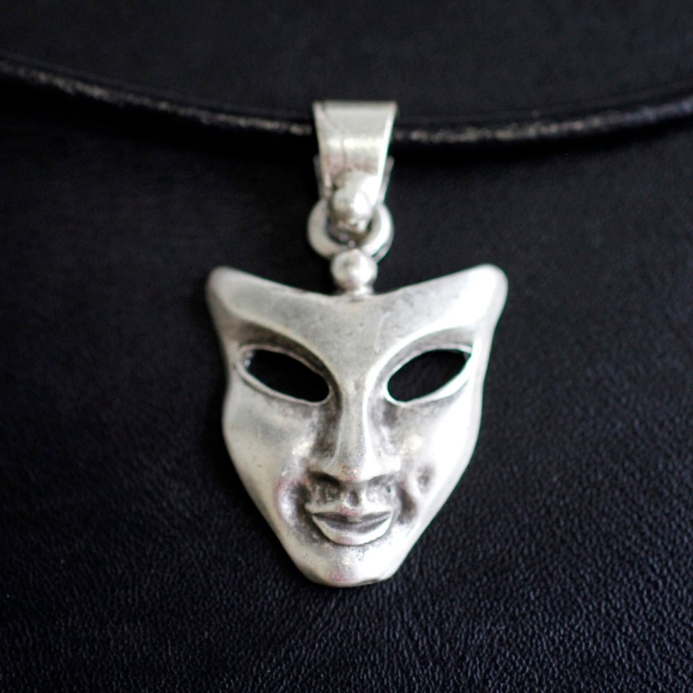 Silber Maske Charms, Gesichtsmaske Anhänger, Boho Gothic Menschen Diy Halskette P2101 von RoseJewelrySupplies