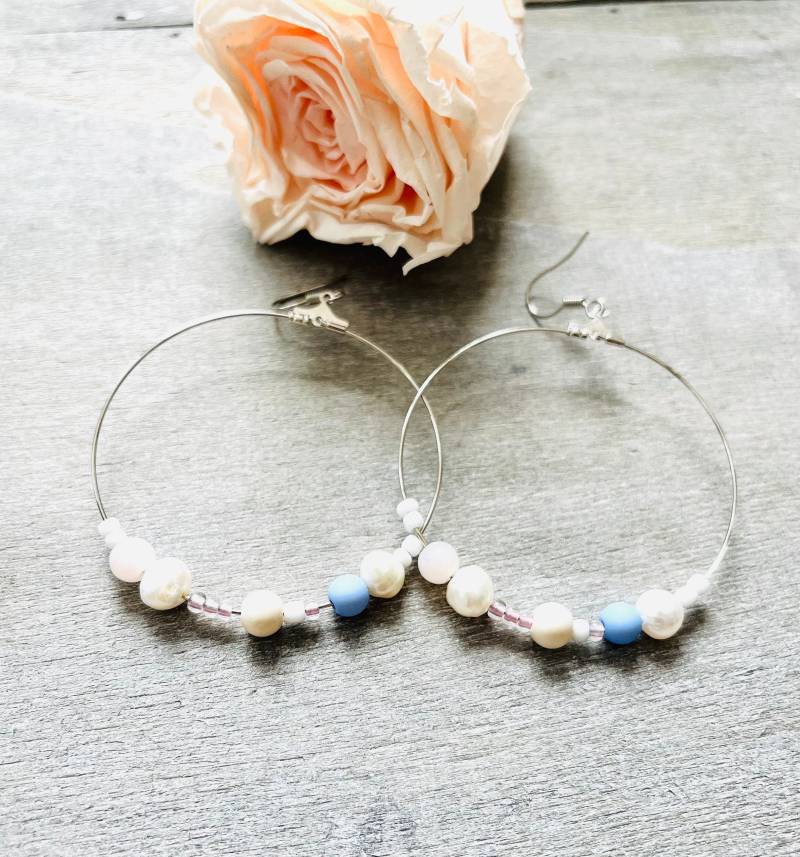 Ohrringe - Creolen Bunte Perlen Süßwasserperlen von RoseandJack