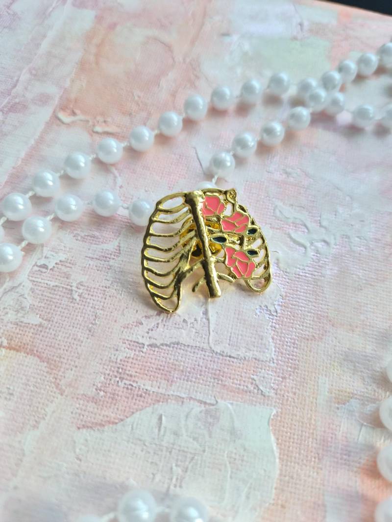 Emaille Pin Brosche Gothic Witch Button Corpse Brust Chest Rippen Floral von RoseandMoonshop