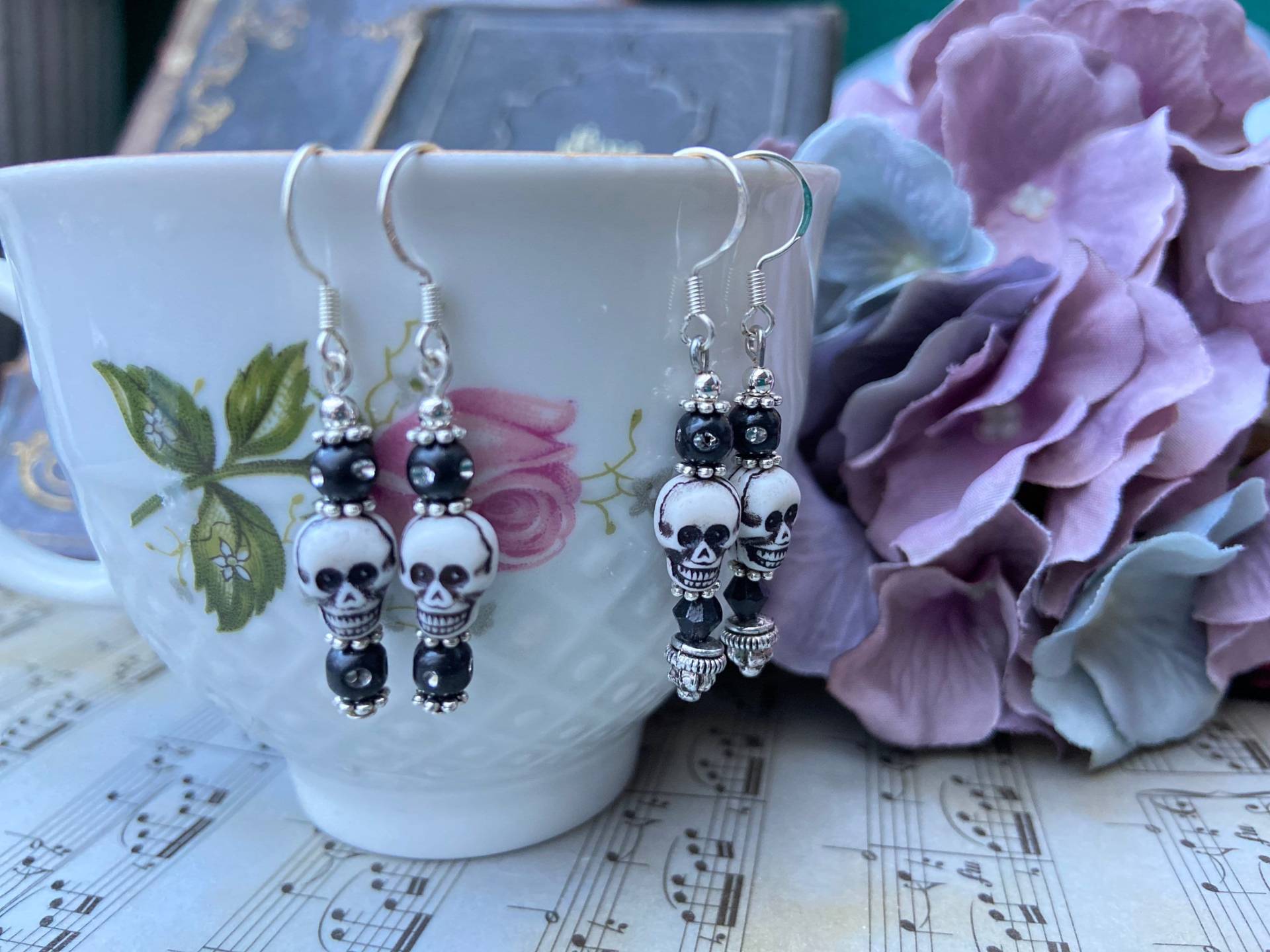 Skull Totenkopf Ohrringe Halloween Gothic Witchy Witch von RoseandMoonshop