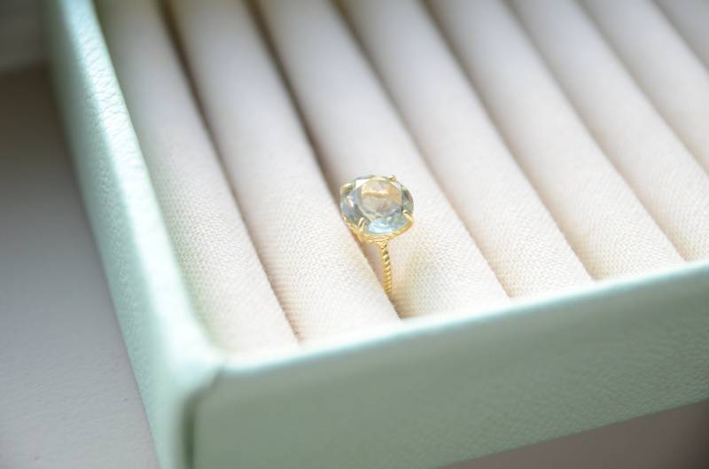 Belle 14K Goldring Mit Riesigem Seltenen Hellgrünen Amethysten | Grösse 6 Belle 14K Goldring Mit Riesigem Seltenen Hellgrünen Amethysten | Grösse 6 von RoseandRani