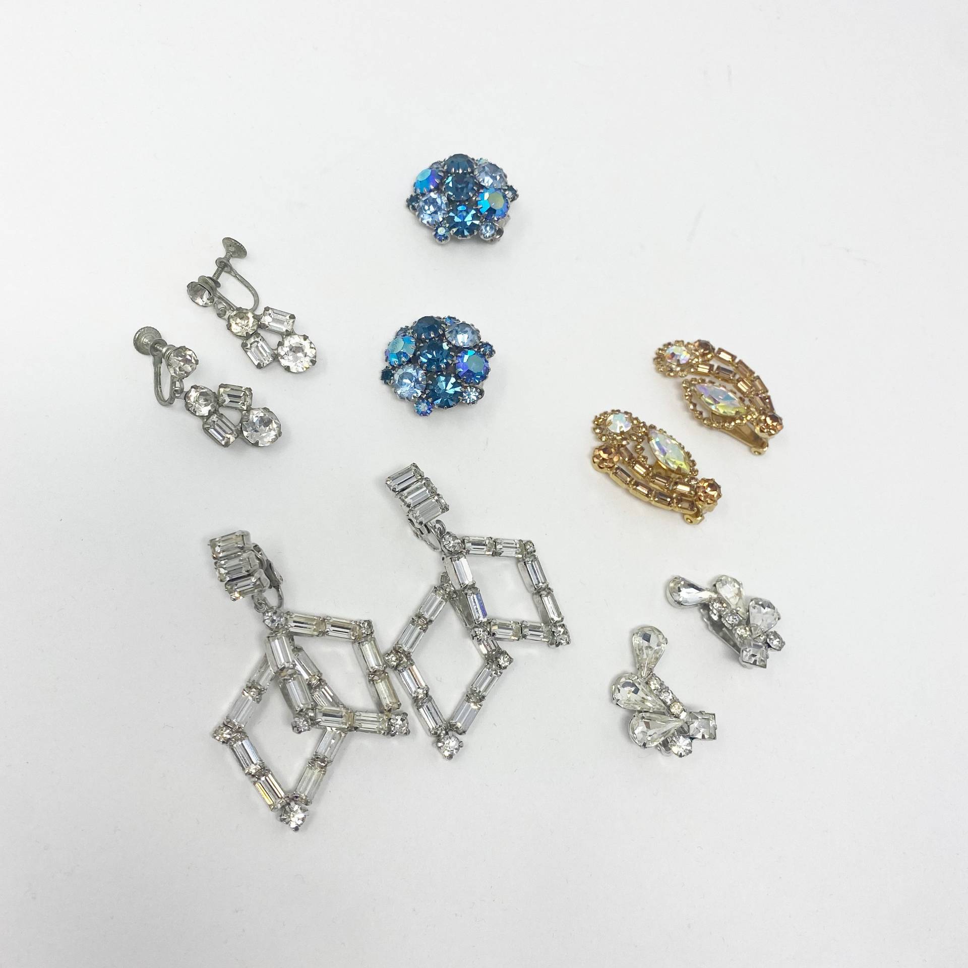 448 Set Von Fünf Vintage Weiss Strass Clip/Schraub-Ohrringe Lot von Rosehillfinds