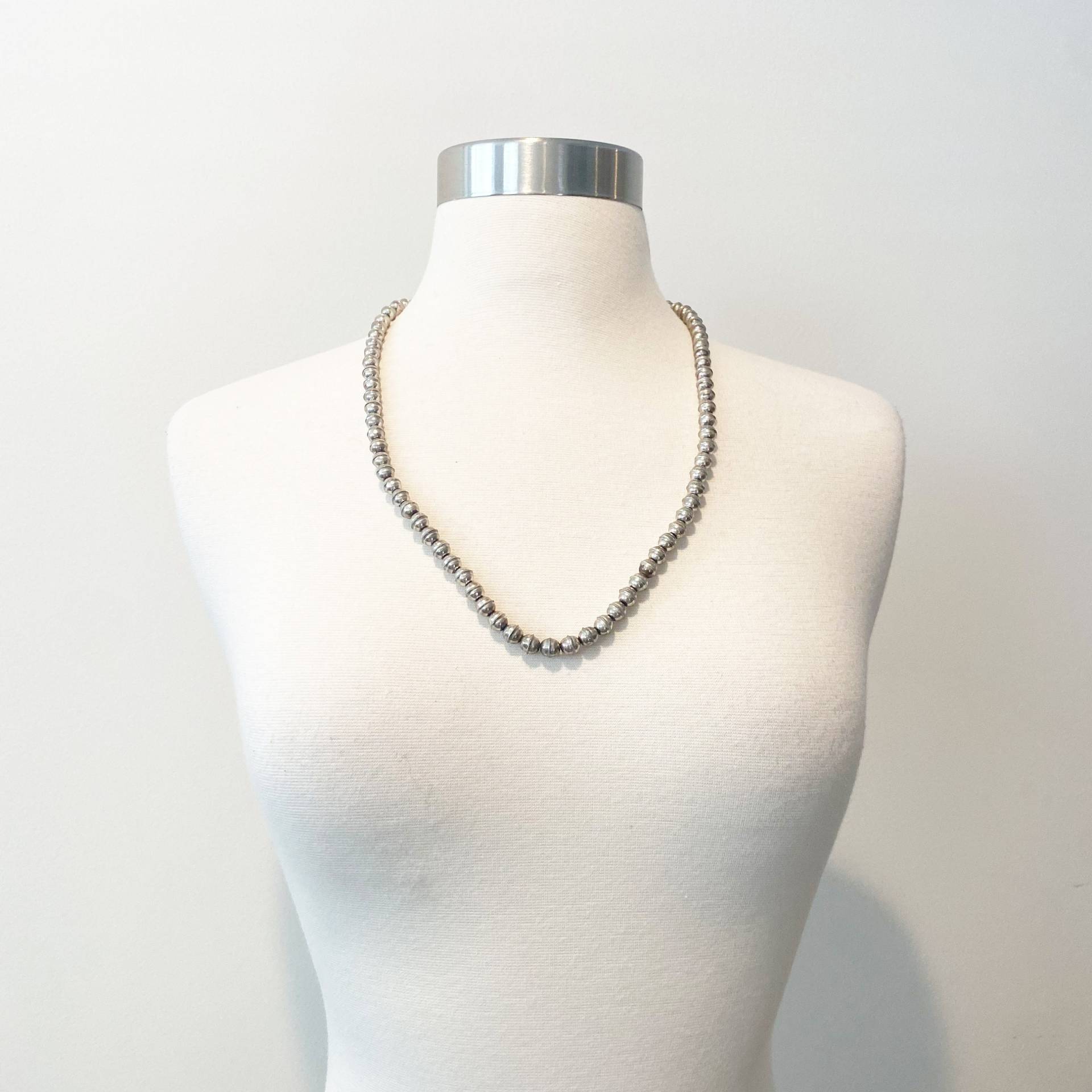 564 Vintage 24" Silber Perlen Strang Halskette von Rosehillfinds