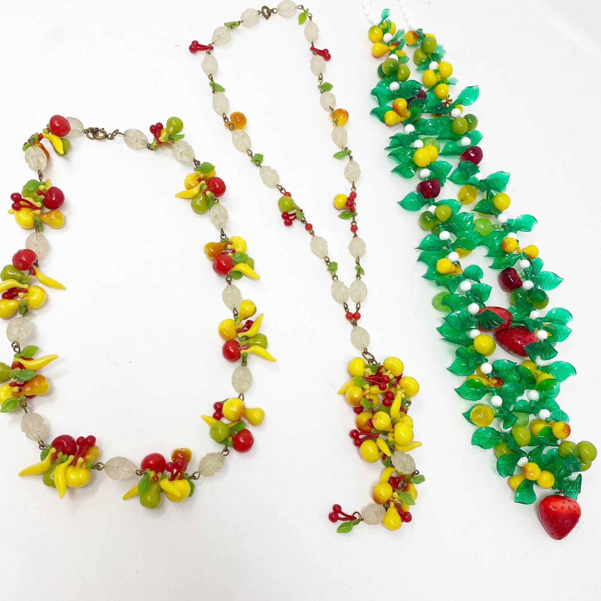 582 Set Vintage Kunststoff Obst Cluster Halsketten von Rosehillfinds