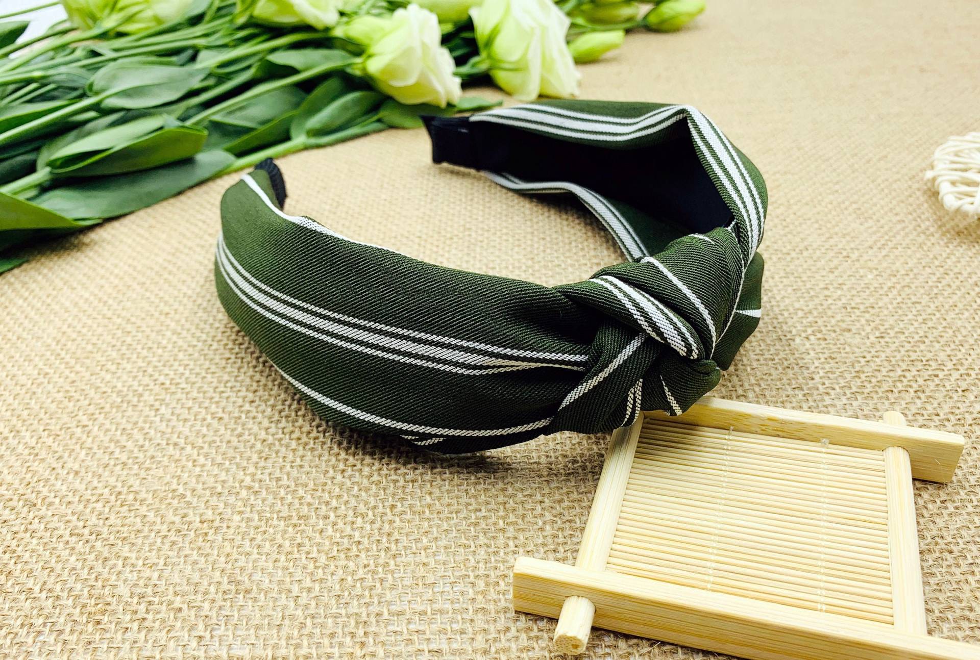 Stilvolles Stirnband Für Frauen, Breites Stirnband, Grün Gestreiftes Knoten-Stirnband von Roselingling