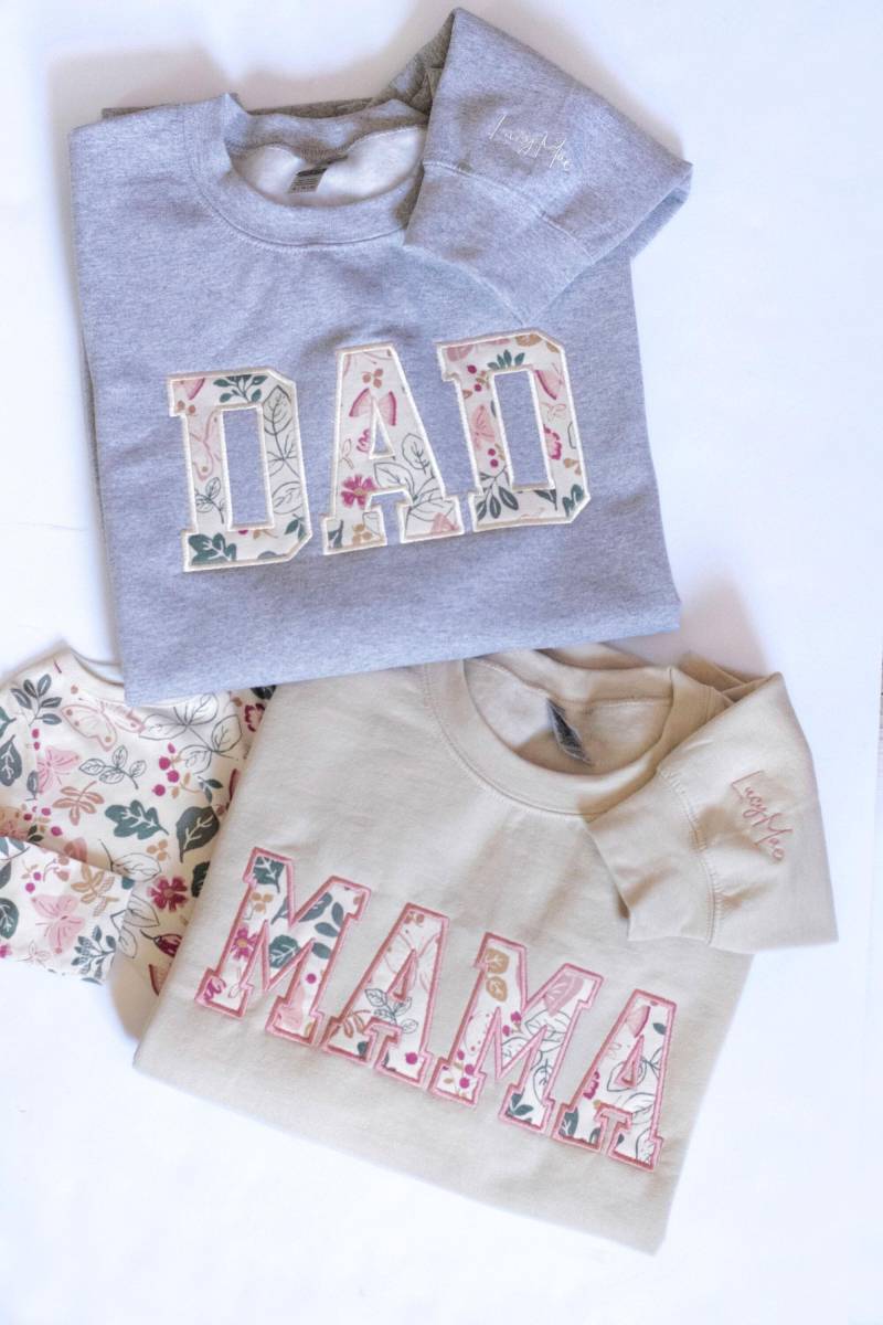 Passende Mama Und Dad Bestickte Andenken Sweatshirts von RosemaryPressKnits