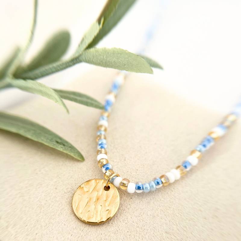 Blaue Halskette Kleine Rocailles Perlen // Gold Weiß Blau Schmuck Für Frauen Filigrane von RosemaryoliveDE