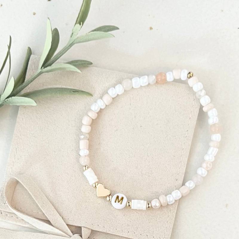 Diy Set Perlenarmband // Personalisiert, Herz & Naturstein Gold Beige Creme Weiß Rosa von RosemaryoliveDE