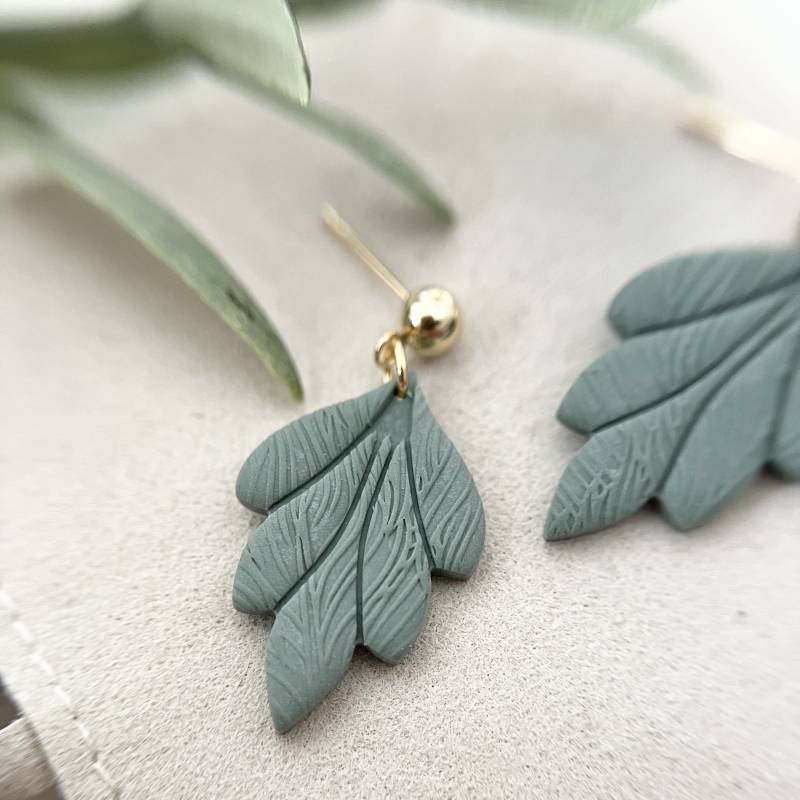 Salbei Blätter Polymer Clay Ohrringe // Leichte Edelstahl von RosemaryoliveDE