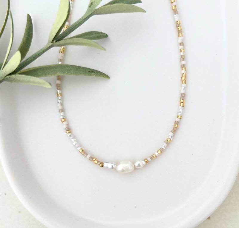 Süßwasser Perlen Miyuki Kette Mit Kleinen // Gold Silber Weiß Schmuck Für Frauen Filigrane Halskette von RosemaryoliveDE