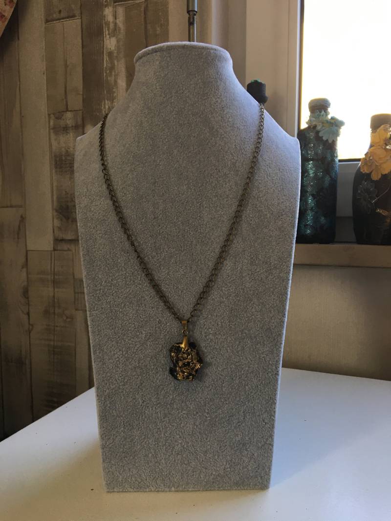 Kette Mit Anhänger in Gold-Bronze Kette Mit Anhänger in Gold-Bronze von RosemarysTraum