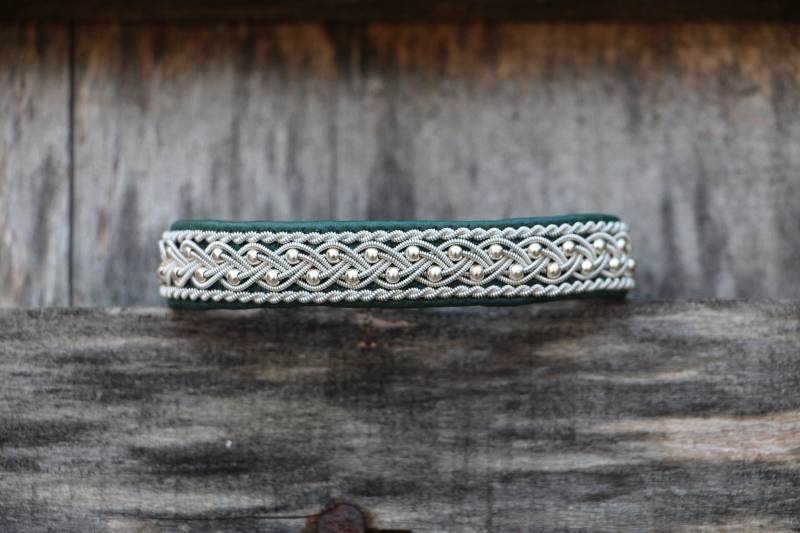 Armband Aus Rentierleder Mit Silberperlen von Rosenkehlchen