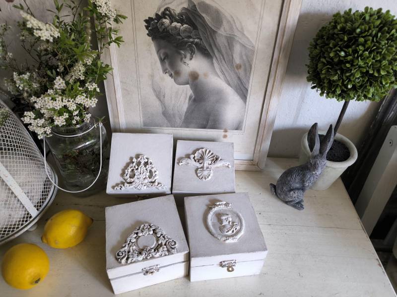 Shabby Weißes Holzkästchen/Schatzkiste/Holzbox "Schnörkel" Deckel 5 Motive Geschenk Freundin Aufbewahrung Kleinteile Ganzjährige Deko von Rosenundmehr