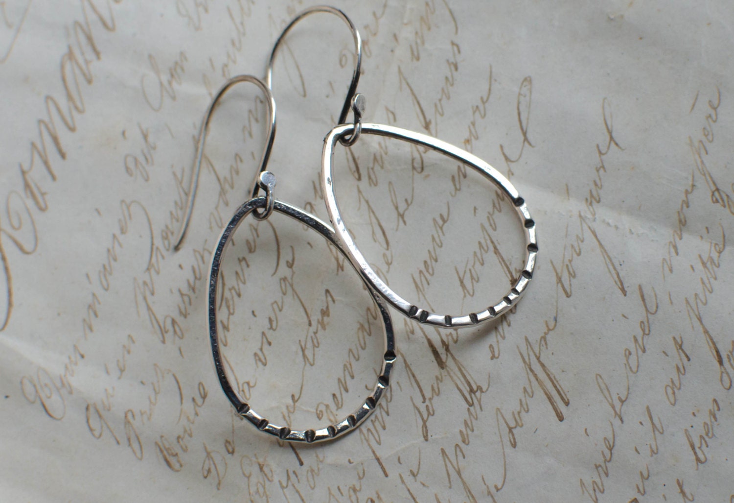 925Er Silberohrring, Tropfen, Modern, Boho-Chic, Schlicht, Natur, Symbol, Geometrisch 925Er Silberohrring, Tropfen, Modern, Boho-Chic, Schlicht, Natur, Symbol, Geometrisch von Rosepoudre