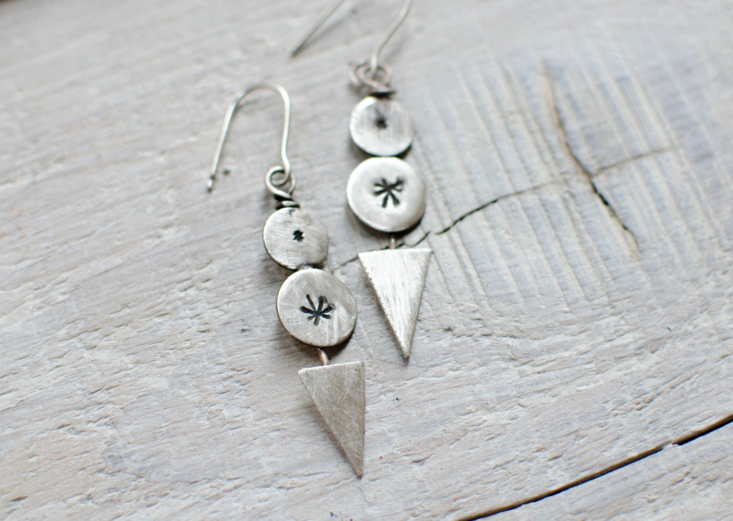 Langer Massiver Silberohrring, Auf Bestellung, Ethnisch, Stammes, Pfeil, Dreieck Langer Massiver Silberohrring, Auf Bestellung, Ethnisch, Stammes, Pfeil, Dreieck von Rosepoudre