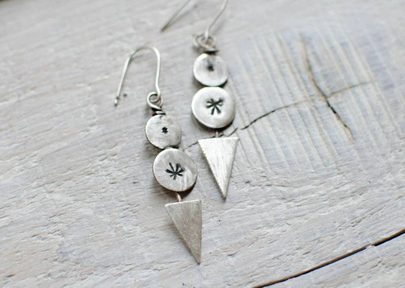 Langer Massiver Silberohrring, Auf Bestellung, Ethnisch, Stammes, Pfeil, Dreieck von Rosepoudre