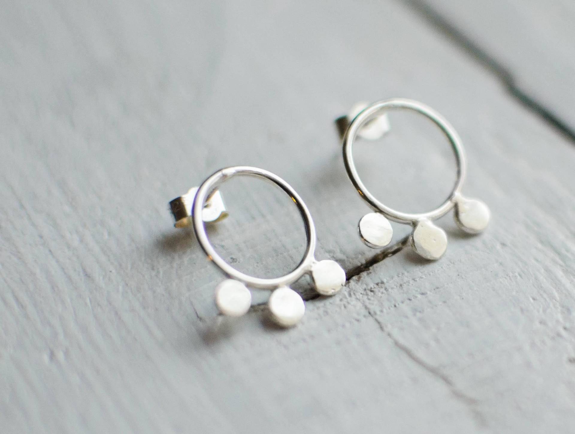 Massiver Silber Ohrstecker, Minimalistisch, Zart, Kreis, Modern Massiver Silber Ohrstecker, Minimalistisch, Zart, Kreis, Modern von Rosepoudre
