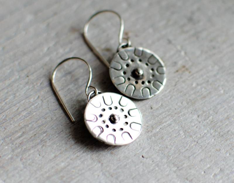 Massiver Silberohrring, 925, Auf Bestellung, Rund, Punkt, Linie, Zart, Minimalistisch, Stammesnatur Massiver Silberohrring, 925, Auf Bestellung, Rund, Punkt, Linie, Zart, Minimalistisch, Stammesnatur von Rosepoudre