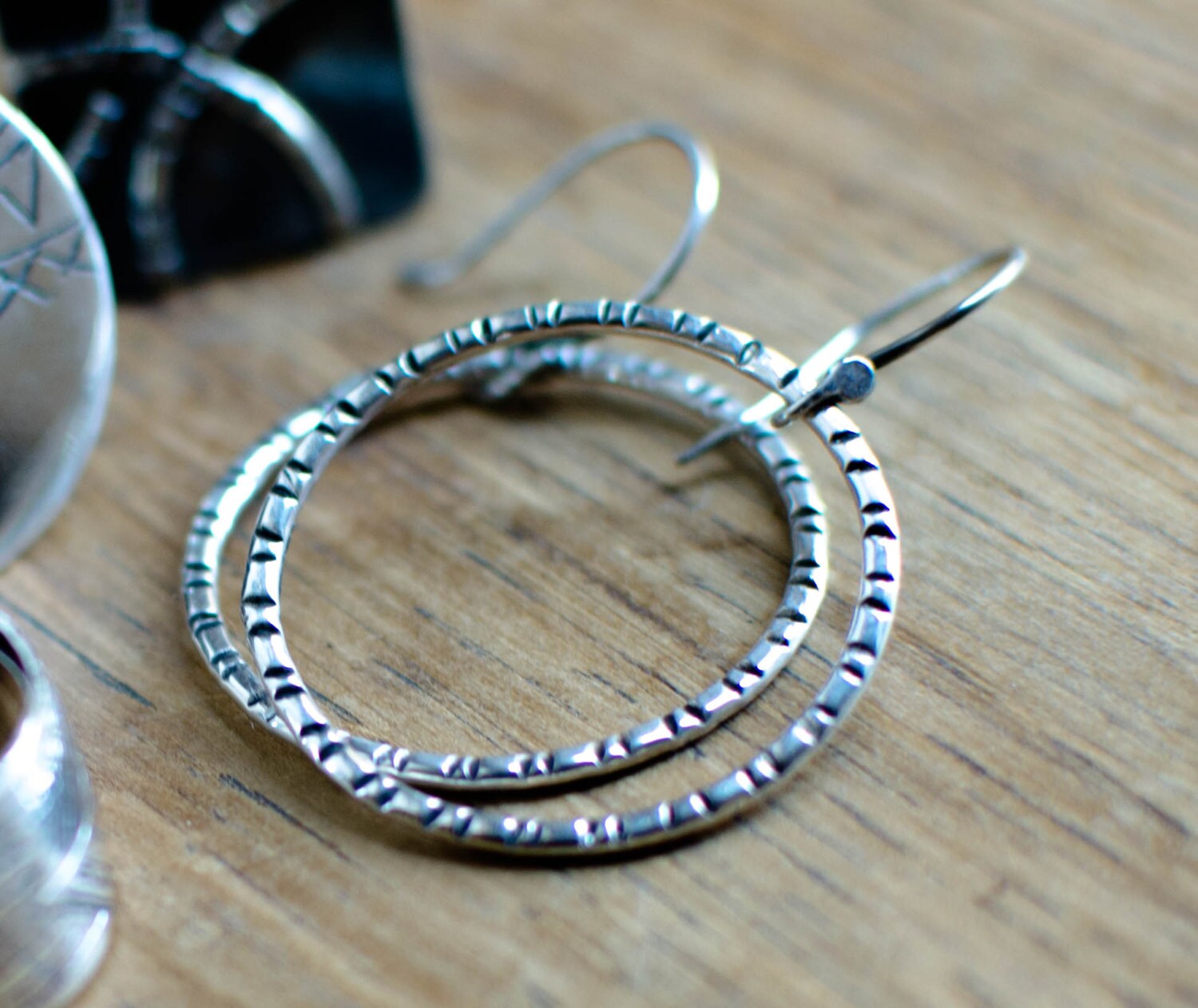 Massiver Silberohrring, Kreolisch, Kreis, Modern, Boho-Chic, Einfach, Natur, Symbol, Geometrisch Massiver Silberohrring, Kreolisch, Kreis, Modern, Boho-Chic, Einfach, Natur, Symbol, Geometrisch von Rosepoudre