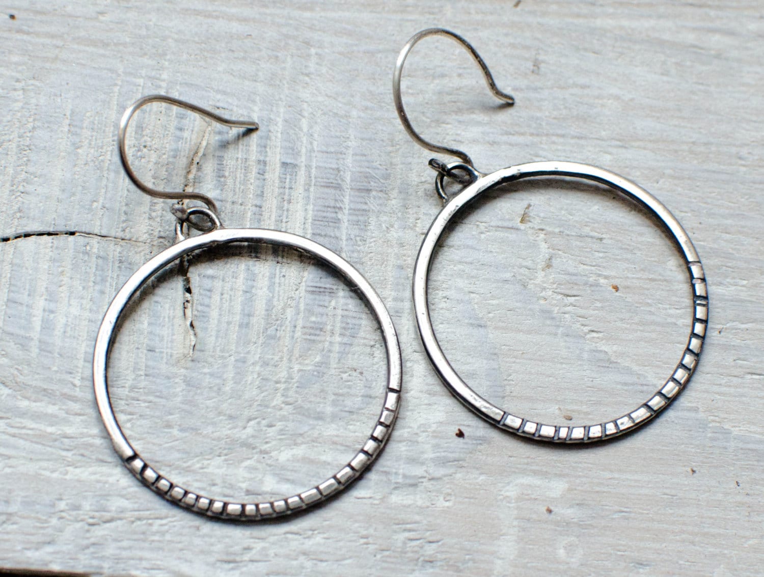 Massiver Silberohrring, Kreolisch, Kreis, Modern, Boho-Chic, Einfach, Natur, Symbol, Geometrisch Massiver Silberohrring, Kreolisch, Kreis, Modern, Boho-Chic, Einfach, Natur, Symbol, Geometrisch von Rosepoudre