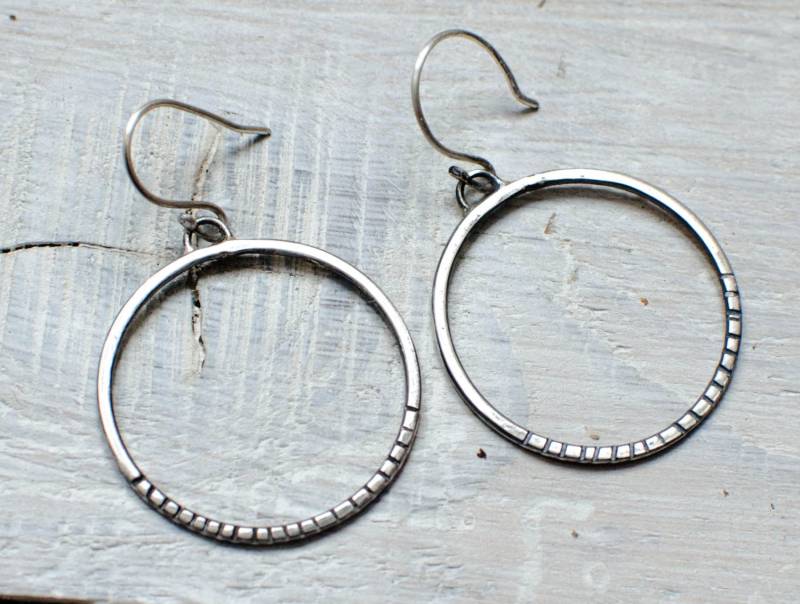 Massiver Silberohrring, Kreolisch, Kreis, Modern, Boho-Chic, Einfach, Natur, Symbol, Geometrisch Massiver Silberohrring, Kreolisch, Kreis, Modern, Boho-Chic, Einfach, Natur, Symbol, Geometrisch von Rosepoudre