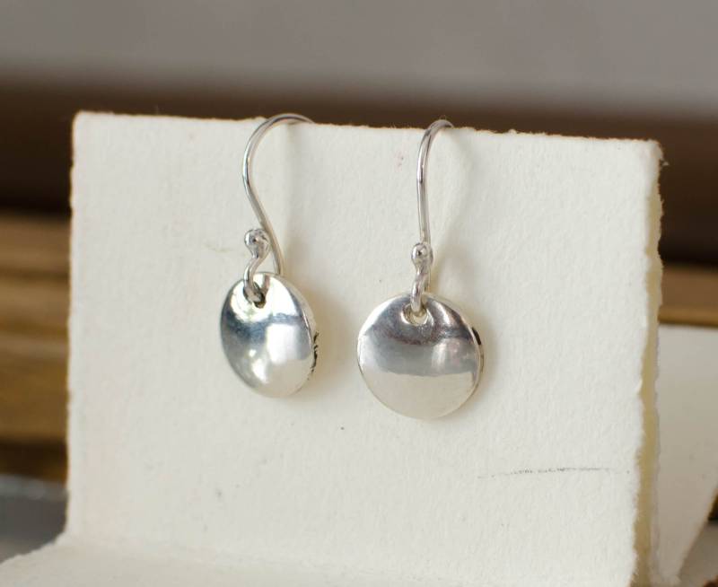 Massiver Silberohrring, Minimalistisch, Zart, Geschenk, Modern, Metallschmied Massiver Silberohrring, Minimalistisch, Zart, Geschenk, Modern, Metallschmied von Rosepoudre