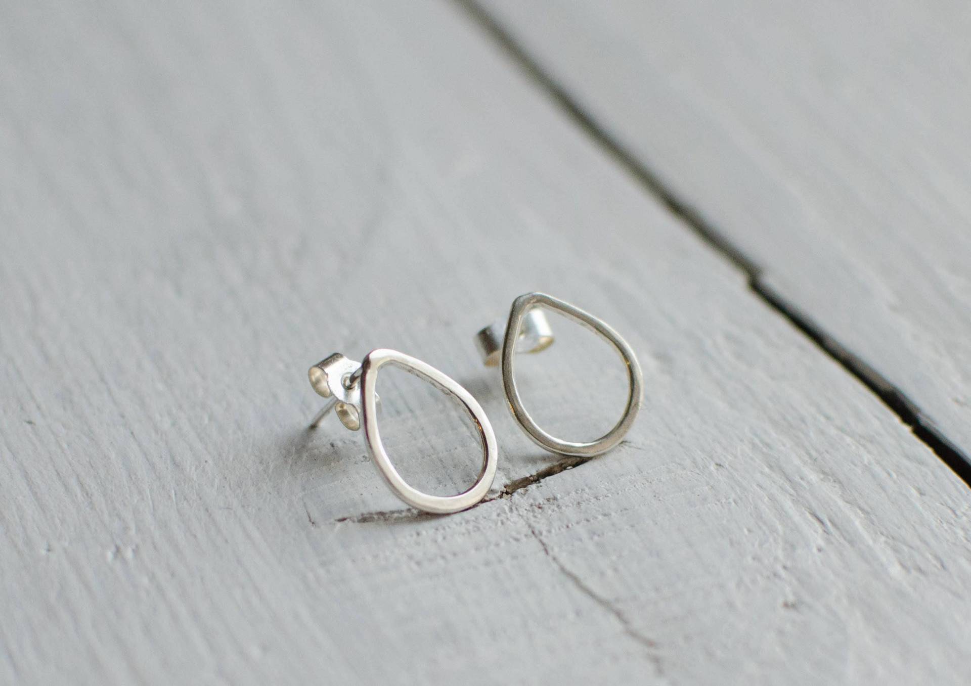 Ohrstecker Aus Massivem Silber, Minimalistisch, Zart, Tropfen, Modern Ohrstecker Aus Massivem Silber, Minimalistisch, Zart, Tropfen, Modern von Rosepoudre