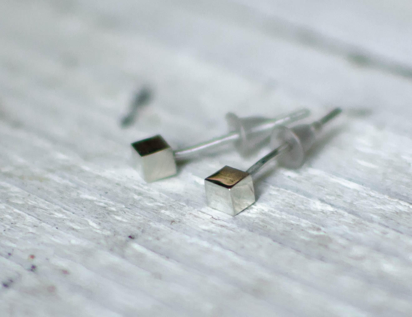 Ohrstecker Aus Massivem Silber, Würfel, Zart, Süß, Minimalistisch, Kleine Ohrringe, Kindergeschenk Ohrstecker Aus Massivem Silber, Würfel, Zart, Süß, Minimalistisch, Kleine Ohrringe, Kindergeschenk von Rosepoudre
