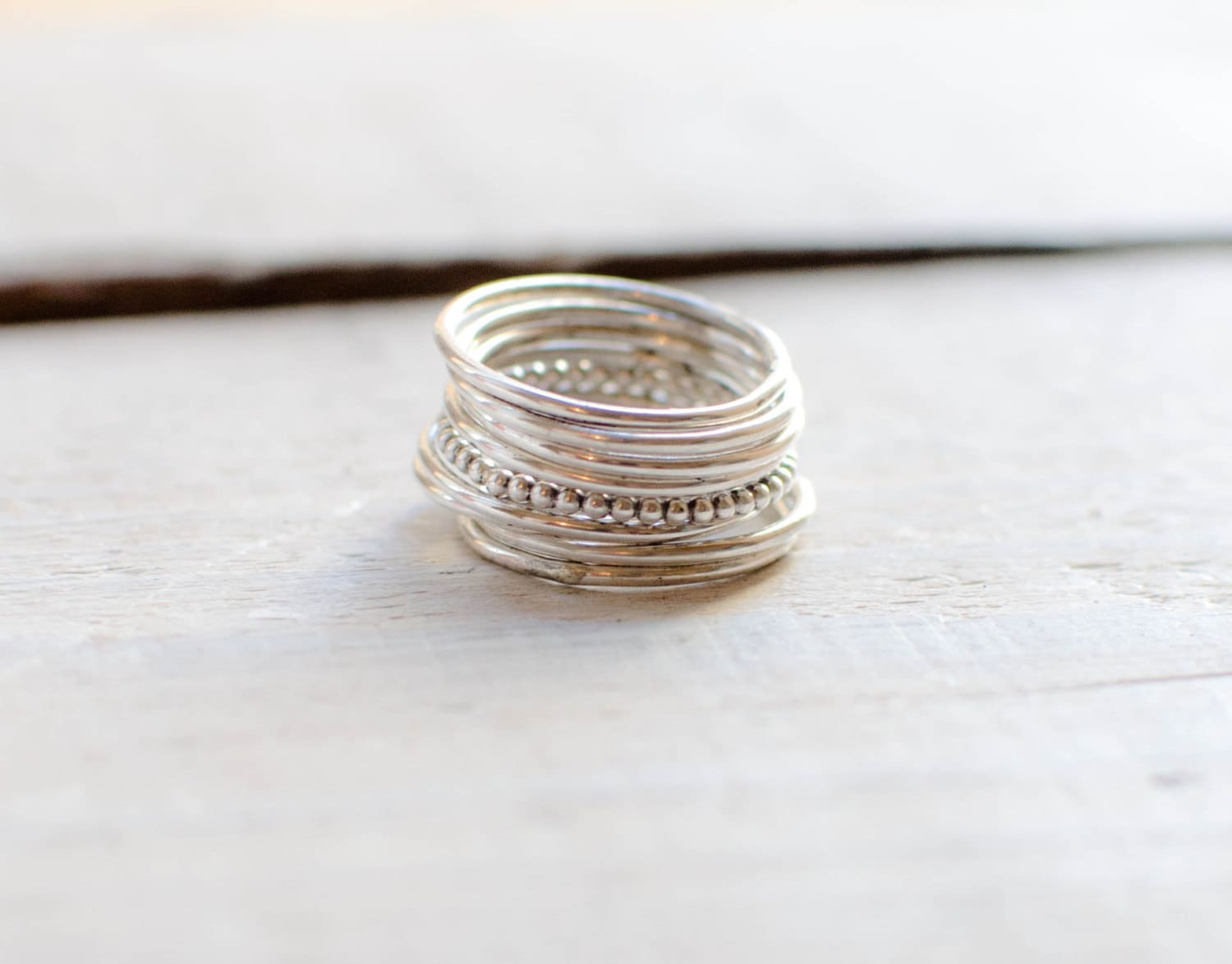 Set Aus 9 Massiven Silberringen, Auf Bestellung, Minimalistisch, Grafisch, Dezent, Stapelring, Schwarz-Weiß, Stapelring Set Aus 9 Massiven Silberringen, Auf Bestellung, Minimalistisch, Grafisch, Dezent, Stapelring, Schwarz-Weiß, Stapelring von Rosepoudre