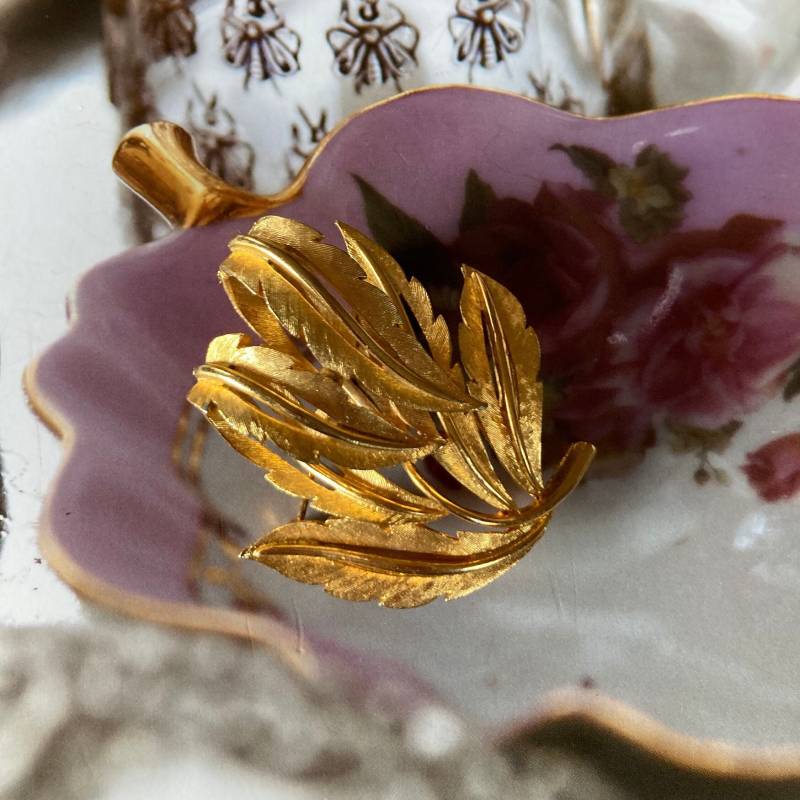 Jj Jonet Jewels Signierte Blatt Brosche Pin Abstrakte Schliffarbeit Gold Metall 2" Vintage 1960Er Jahre von RosesAllure