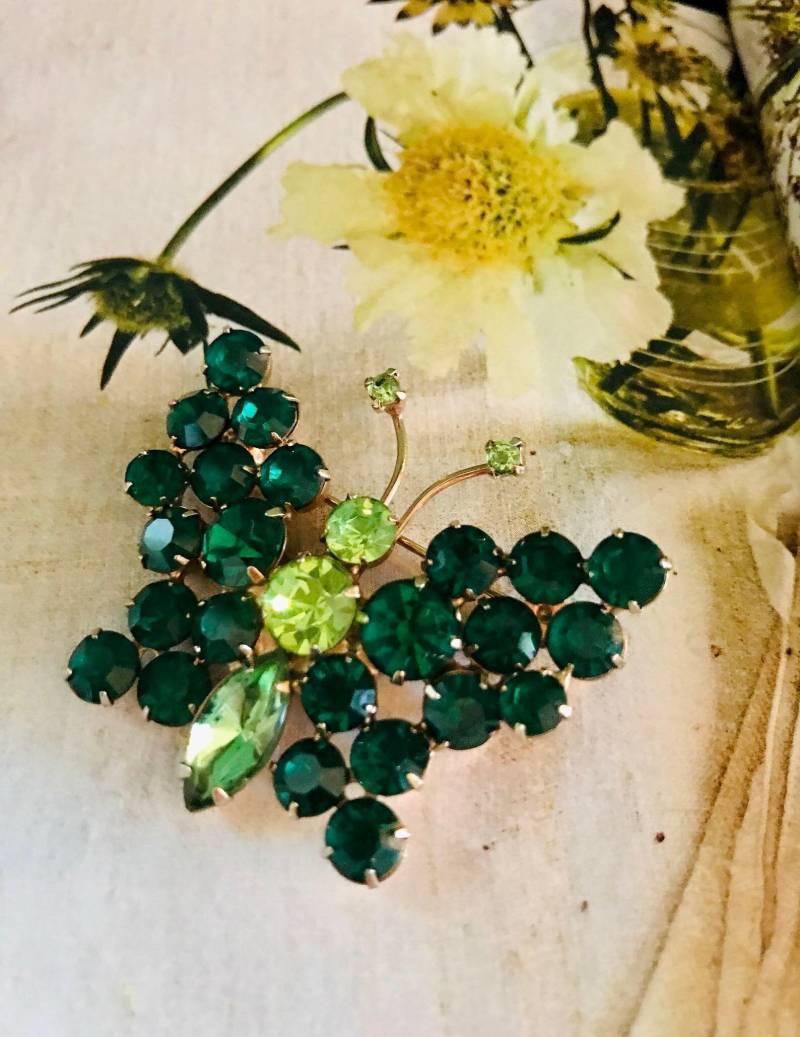 Smaragdgrüner Schmetterling Brosche Pin Smaragd & Lindgrün Strasssteine Gold Metall 5" Vintage 1970Er Jahre von RosesAllure