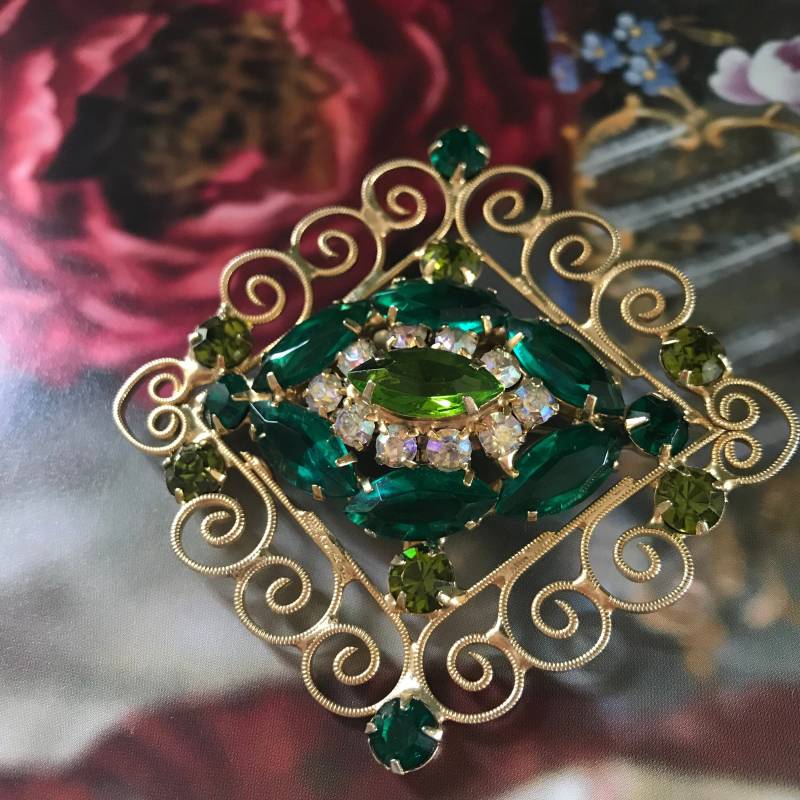 statement Brosche Smaragdgrün Vintage Gold Metall Herz Schnecke Design 6, 5 cm 1960Er Jahre von RosesAllure
